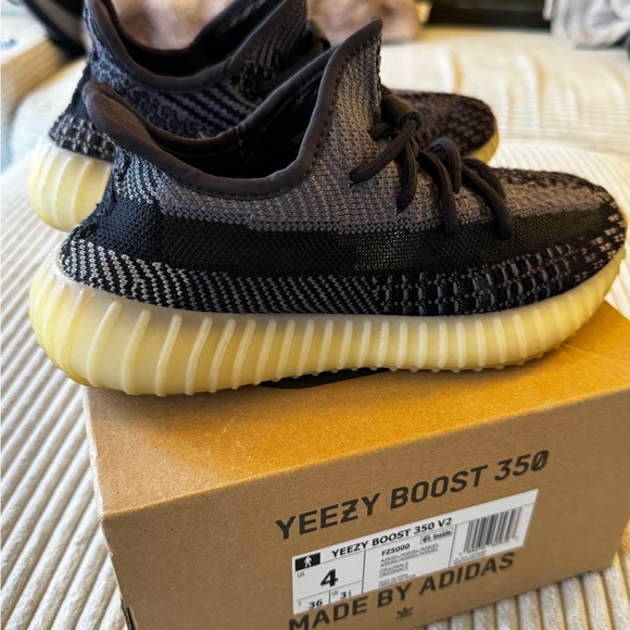 Size 4 - Yeezy 350 V2 Carbon - EU 36 NWOT - Picture 5 of 5
